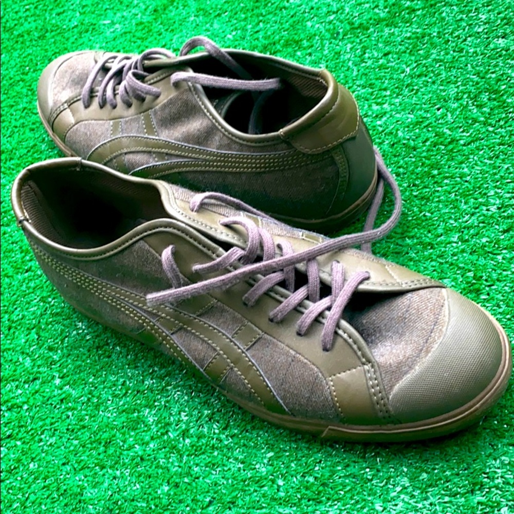 Like New: Army Green Onitsuka Tigers.